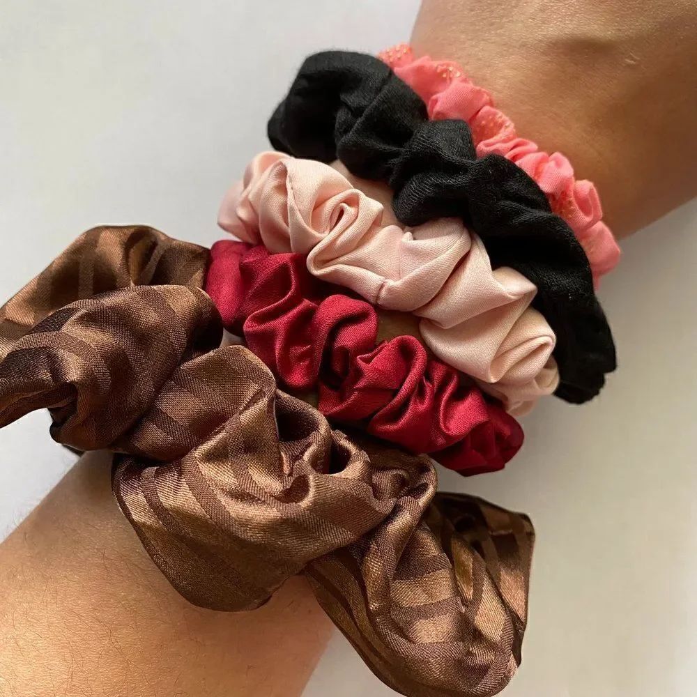 𝅺Set of 5 Scrunchies